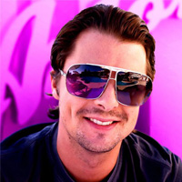 Өмірбаян Axwell
