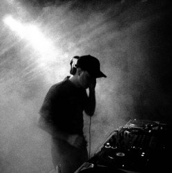 Мұқаба Klute - Finger In The Hole