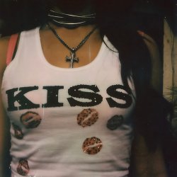 Мұқаба Kaeyra - Kiss Kiss