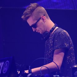 Мұқаба Robin Schulz - Love Me A Little