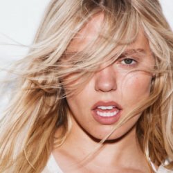 Мұқаба Reneé Rapp - At Least I’m Hot