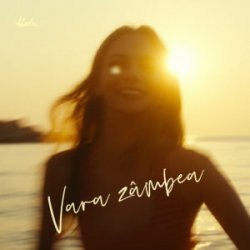Мұқаба Alexia - Vara zâmbea
