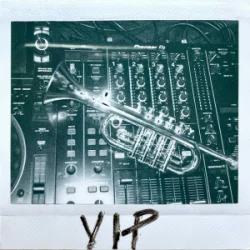 Мұқаба Galantis & Peach Martine & secs on the beach - Circles (VIP Mix)
