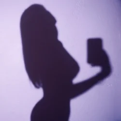 Мұқаба LØLØ - me with no shirt on