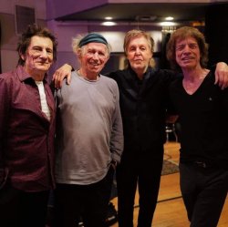 Мұқаба Rolling Stones feat. Paul McCartney - Bite My Head Off