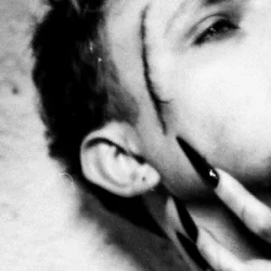 Мұқаба Elvis Drew - Knife On My Heart