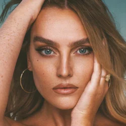 Мұқаба Perrie - Woman In Love