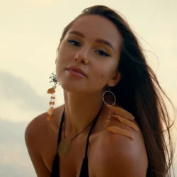 Мұқаба ELARIS - Tomorrow