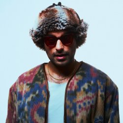 Мұқаба Manni Dee - HOT