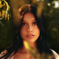 Мұқаба Hailey Picardi - hide and seek