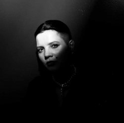 Мұқаба BB Shaine, Elyse Vox - Light Up