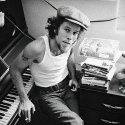 Мұқаба Tom Waits - Cemetery Polka
