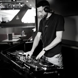Мұқаба DJ Kama - Triphouse (Trip Short Mix)