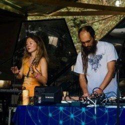Мұқаба Dva Dereva - Wind In The Desert